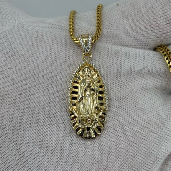 Jewelry - 925 Sterling Silver 18K Gold Plated Virgin Mary Pendant Iced CZ 8g Unisex